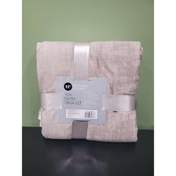 Mink sherpa throw and pillow set - Picture 5 of 6